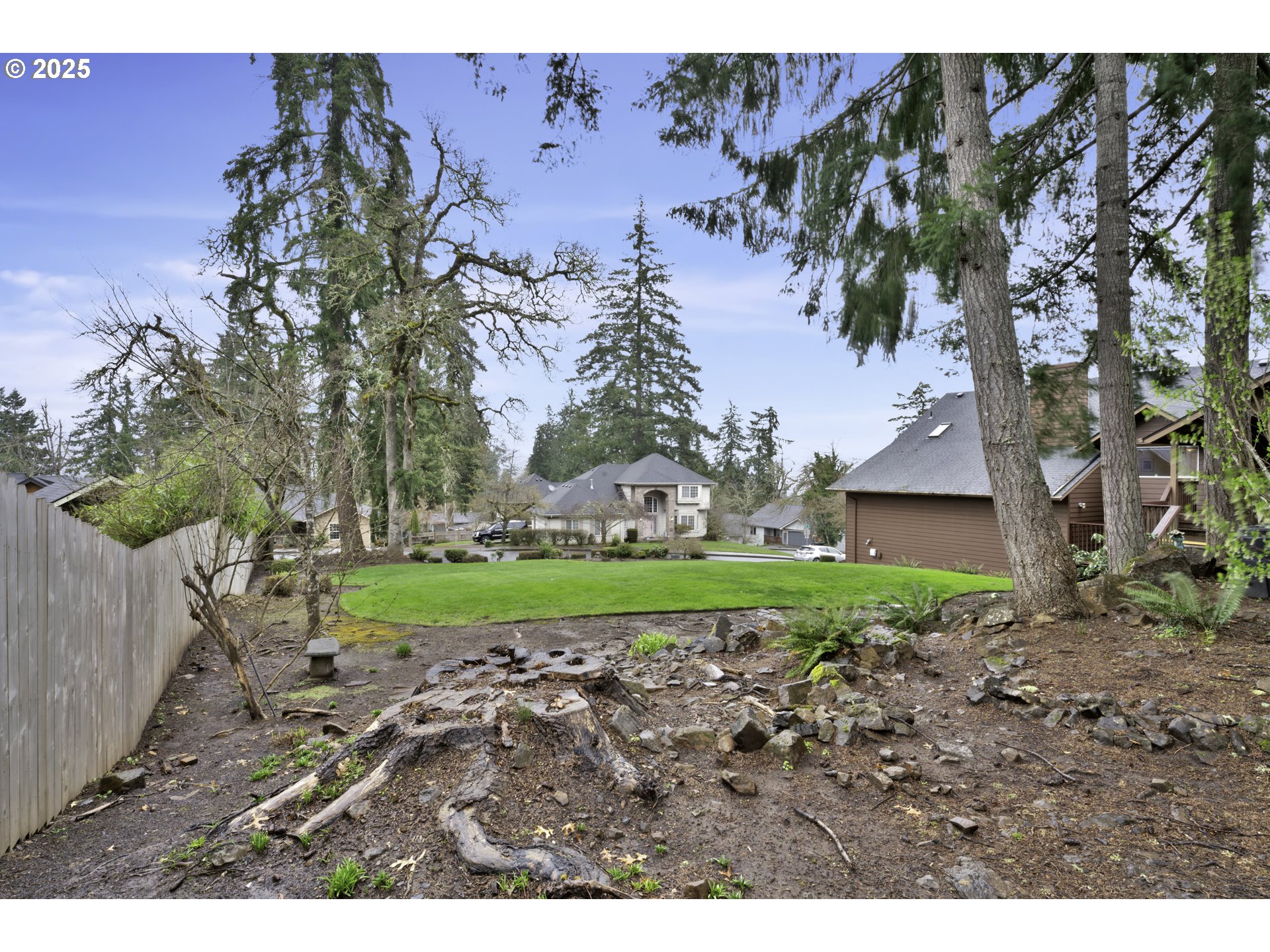 1002 South 69th Street Springfield, OR 97478 - Photo 41 of 44 a view of a yard in front of a house