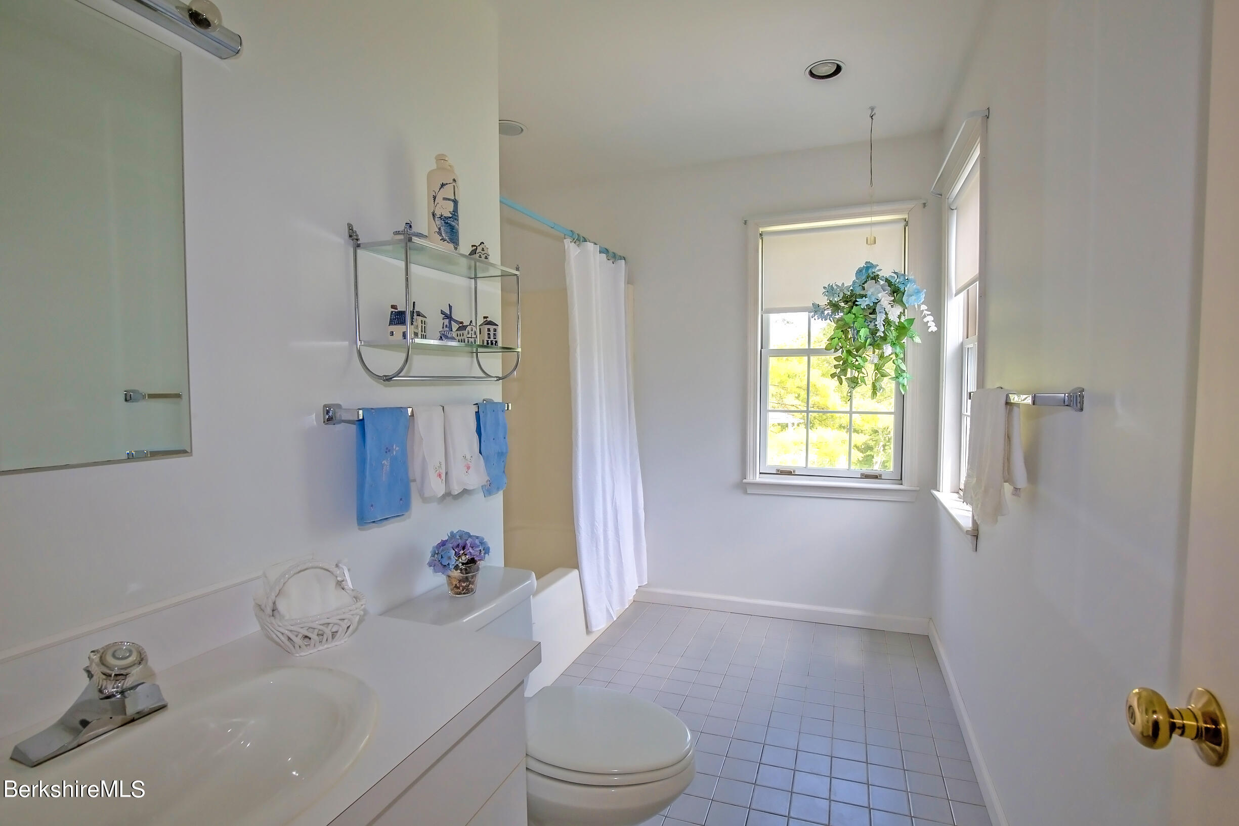 1136 Barker Road, Unit 64 Pittsfield, MA 01201 - Photo 39 of 66 full bath up