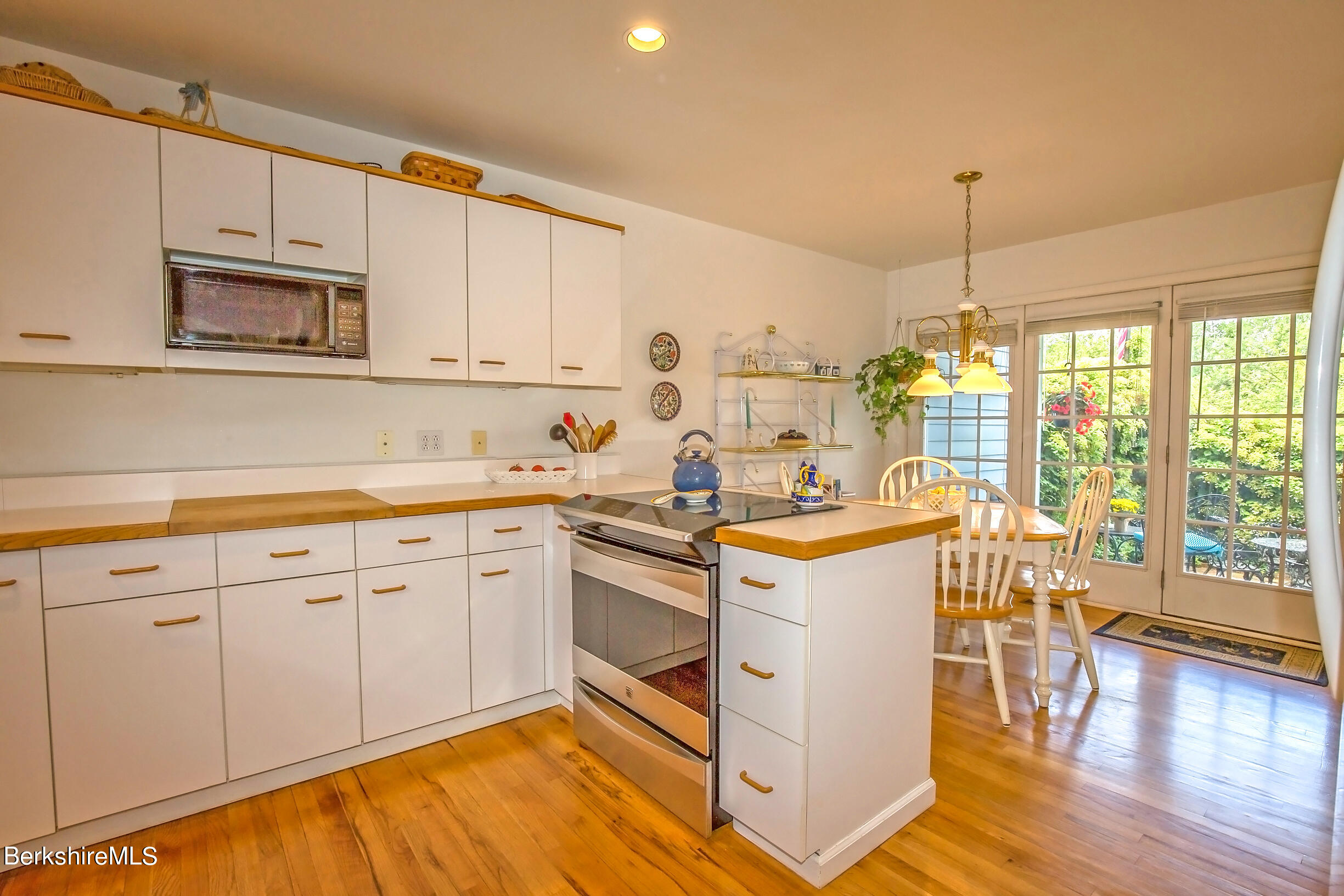 1136 Barker Road, Unit 64 Pittsfield, MA 01201 - Photo 5 of 66 kitchen