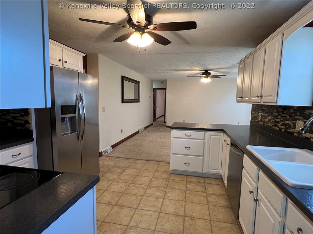 8 Wakefield Road Point Pleasant, WV 25550 - Photo 12 of 29 KITCHEN TOWARD FAMILYROOM