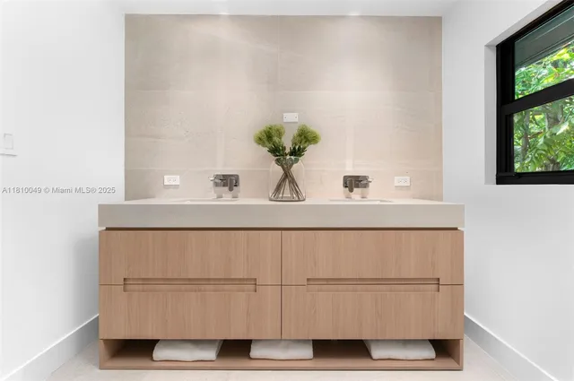 $9,750,000 | 3883 Wood Avenue, Miami, FL 33133