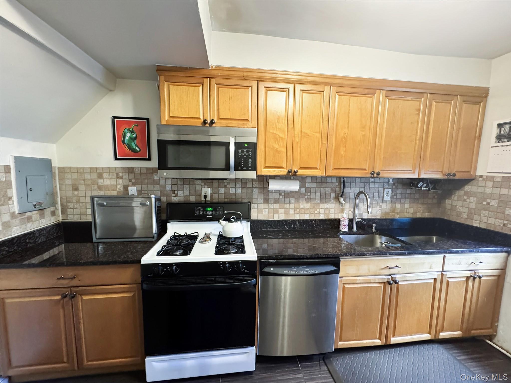 28-11 Ditmars Boulevard Queens, NY 11105 - Photo 8 of 11