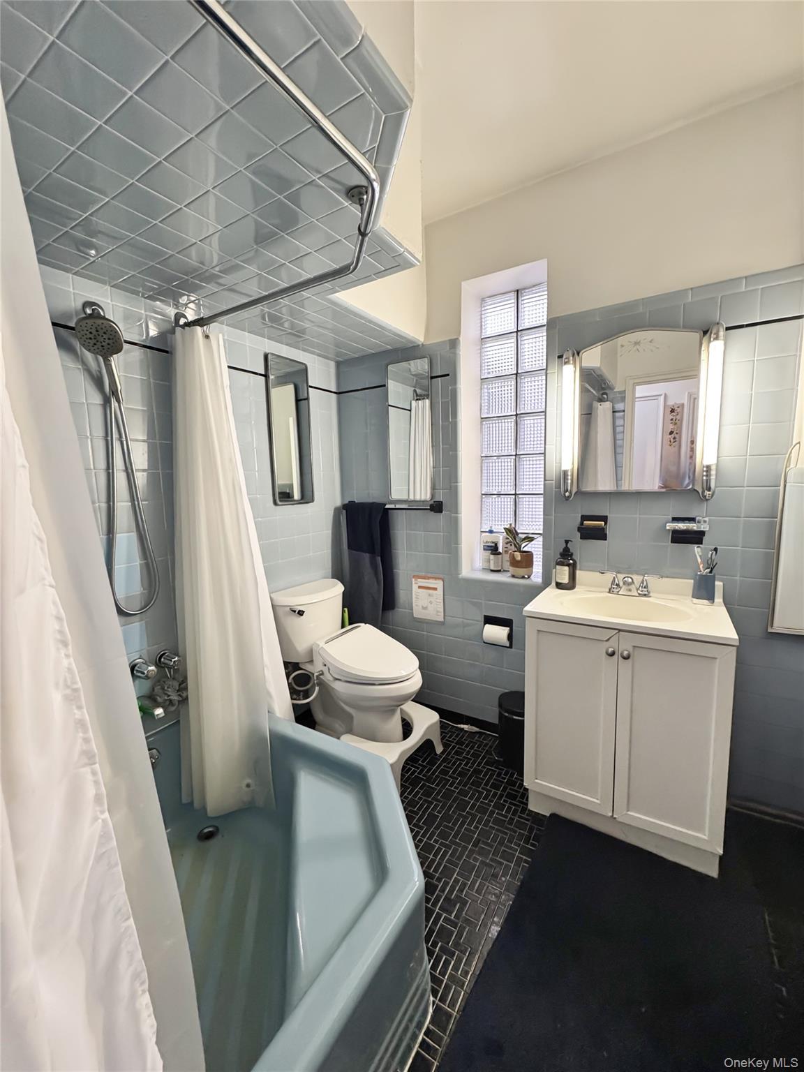 28-11 Ditmars Boulevard Queens, NY 11105 - Photo 10 of 11