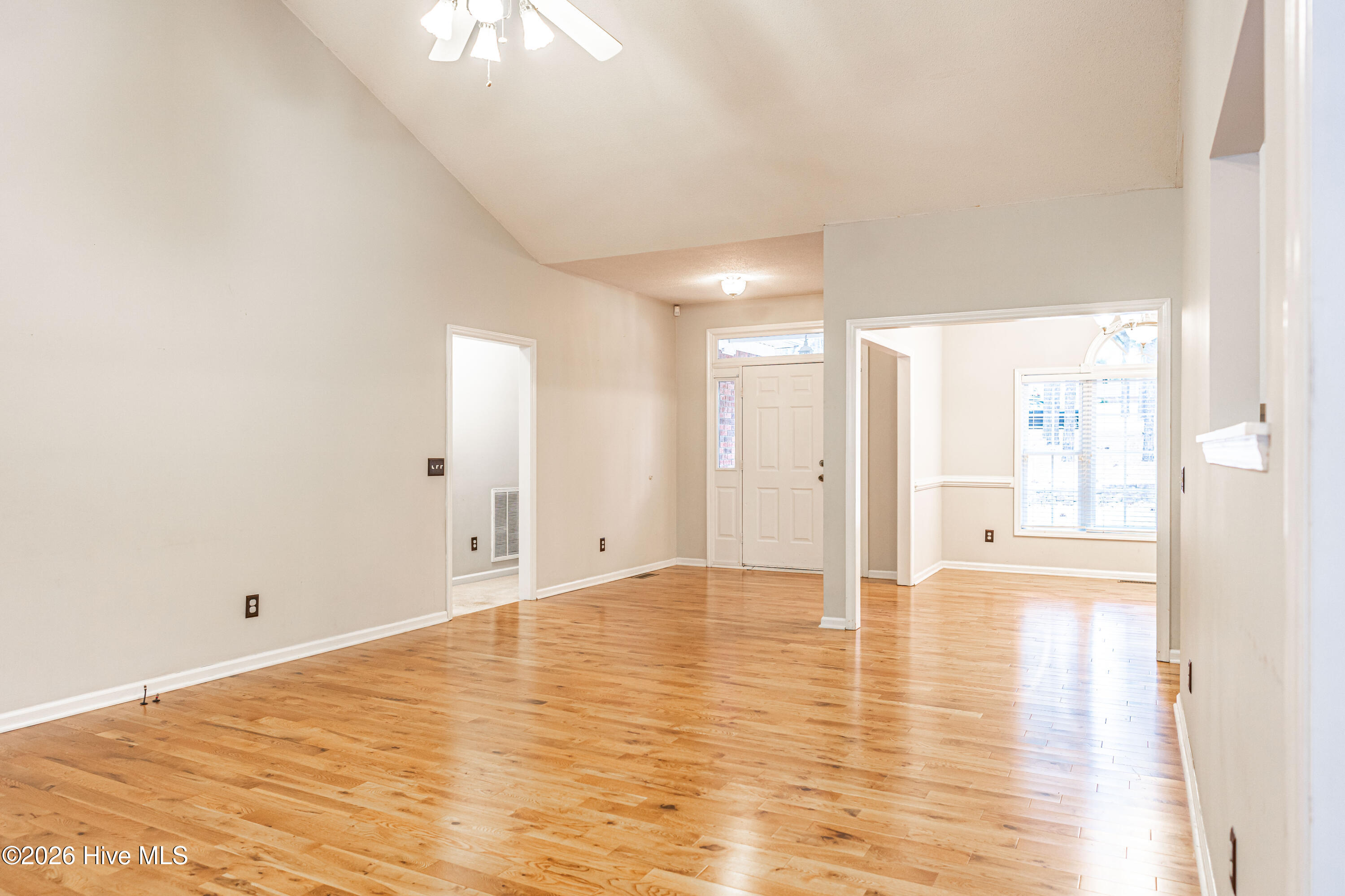 1110 Devonshire Trail Aberdeen, NC 28315 - Photo 3 of 23 3