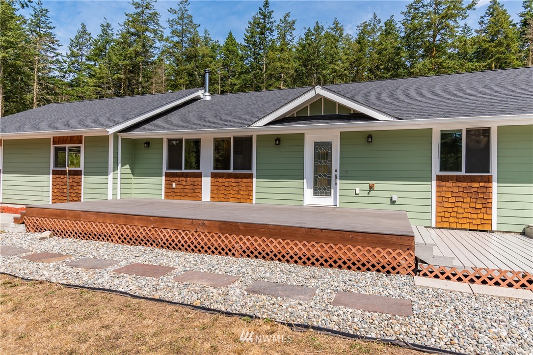 2284 West Hastie Lake Road Oak Harbor, WA 98277 - Photo 3 of 25 Gallery Image 3