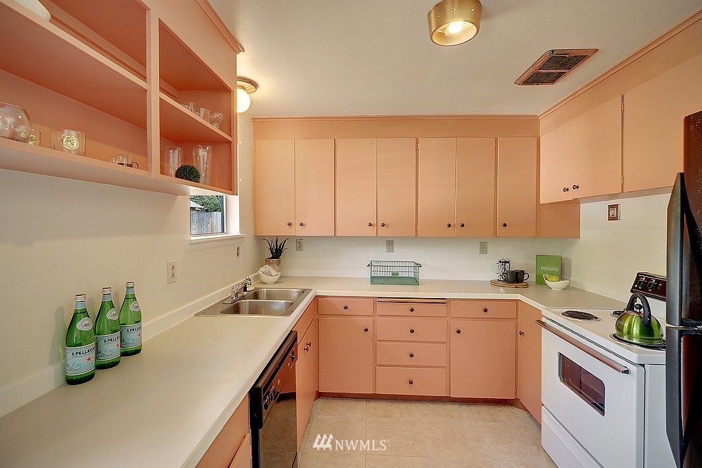 7907 200th Street Southwest Edmonds, WA 98026 - Photo 3 of 16 Gallery Image 3