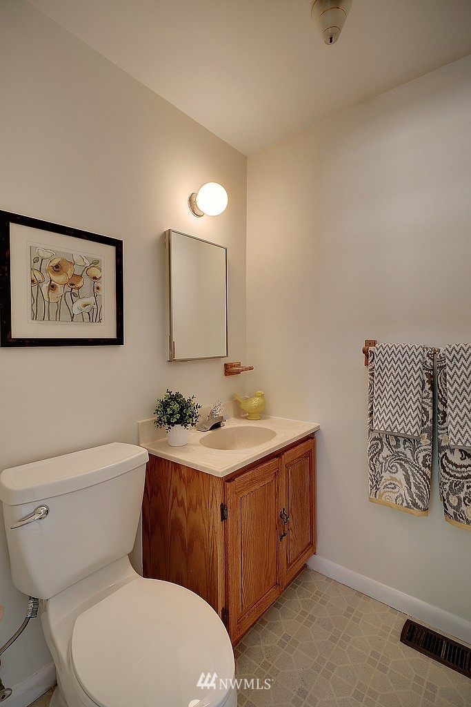 7907 200th Street Southwest Edmonds, WA 98026 - Photo 9 of 16 Gallery Image 9
