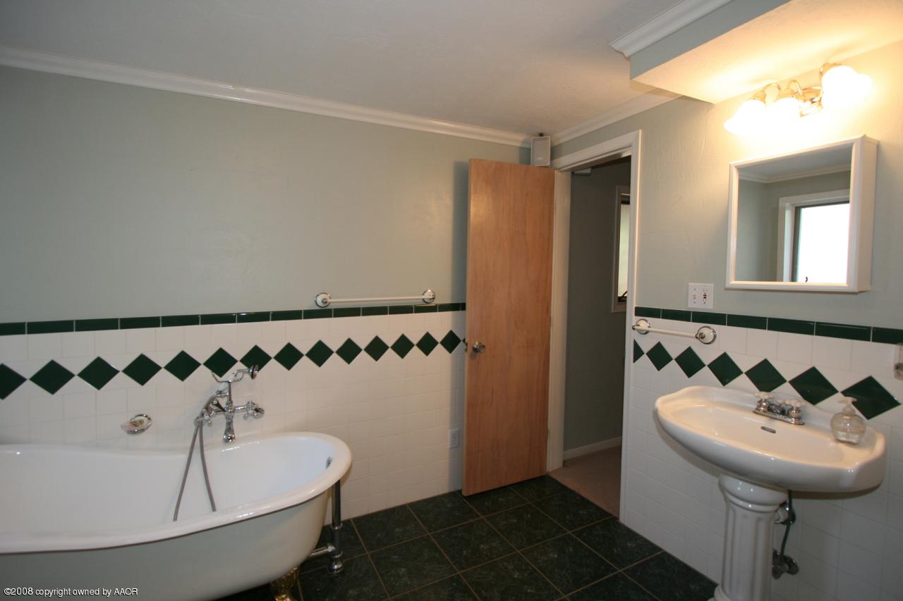 4250 Arden Road Amarillo, TX 79110 - Photo 20 of 22 a bathroom with a sink and a mirror