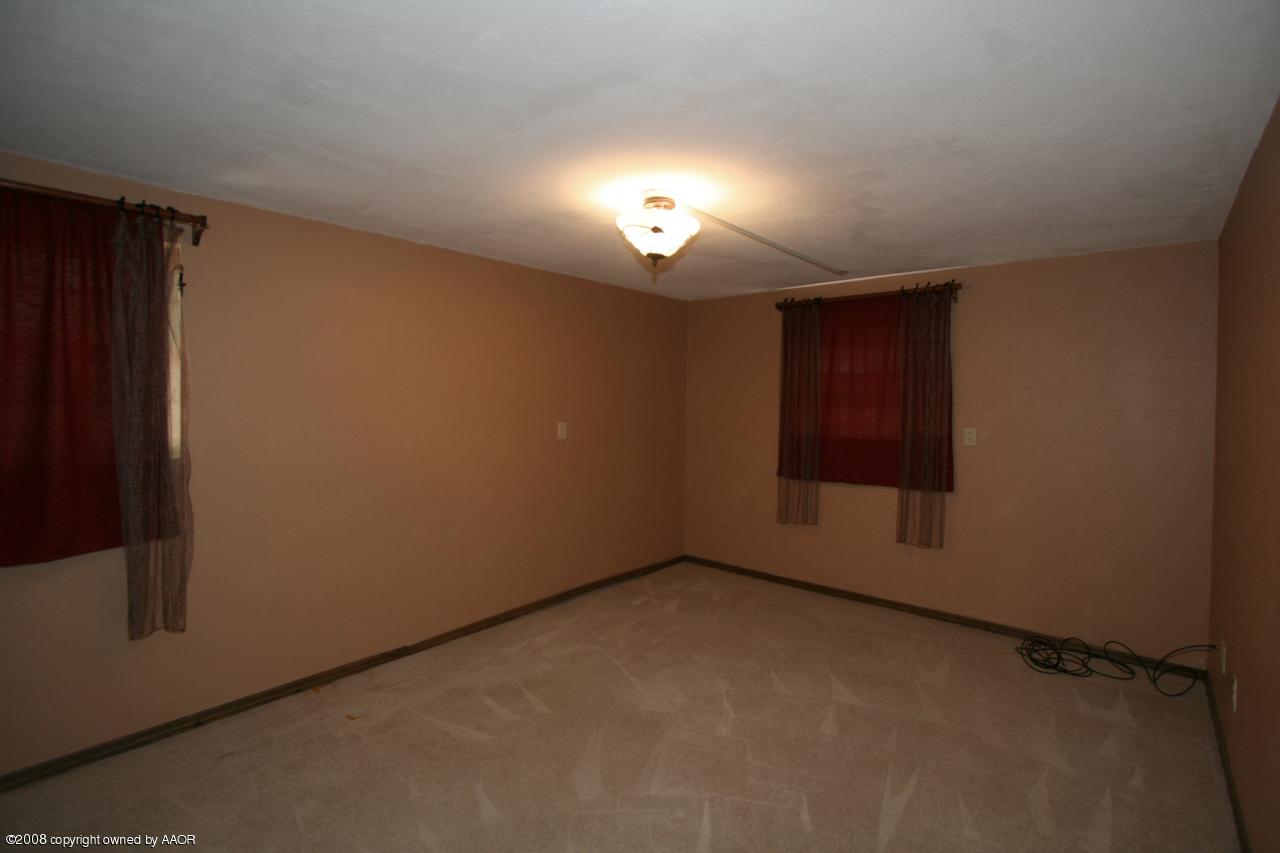 4250 Arden Road Amarillo, TX 79110 - Photo 7 of 22 an empty room with windows