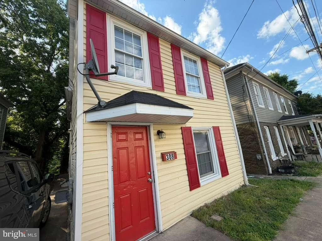 308 South Raleigh Street Martinsburg, WV 25401 - Photo 2 of 21