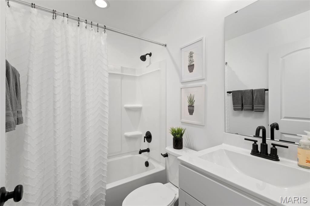 2 Aspen At River Bluffs Manors, Unit ASPEN AT RIVER BLUFFS Florissant, MO 63031 - Photo 10 of 26