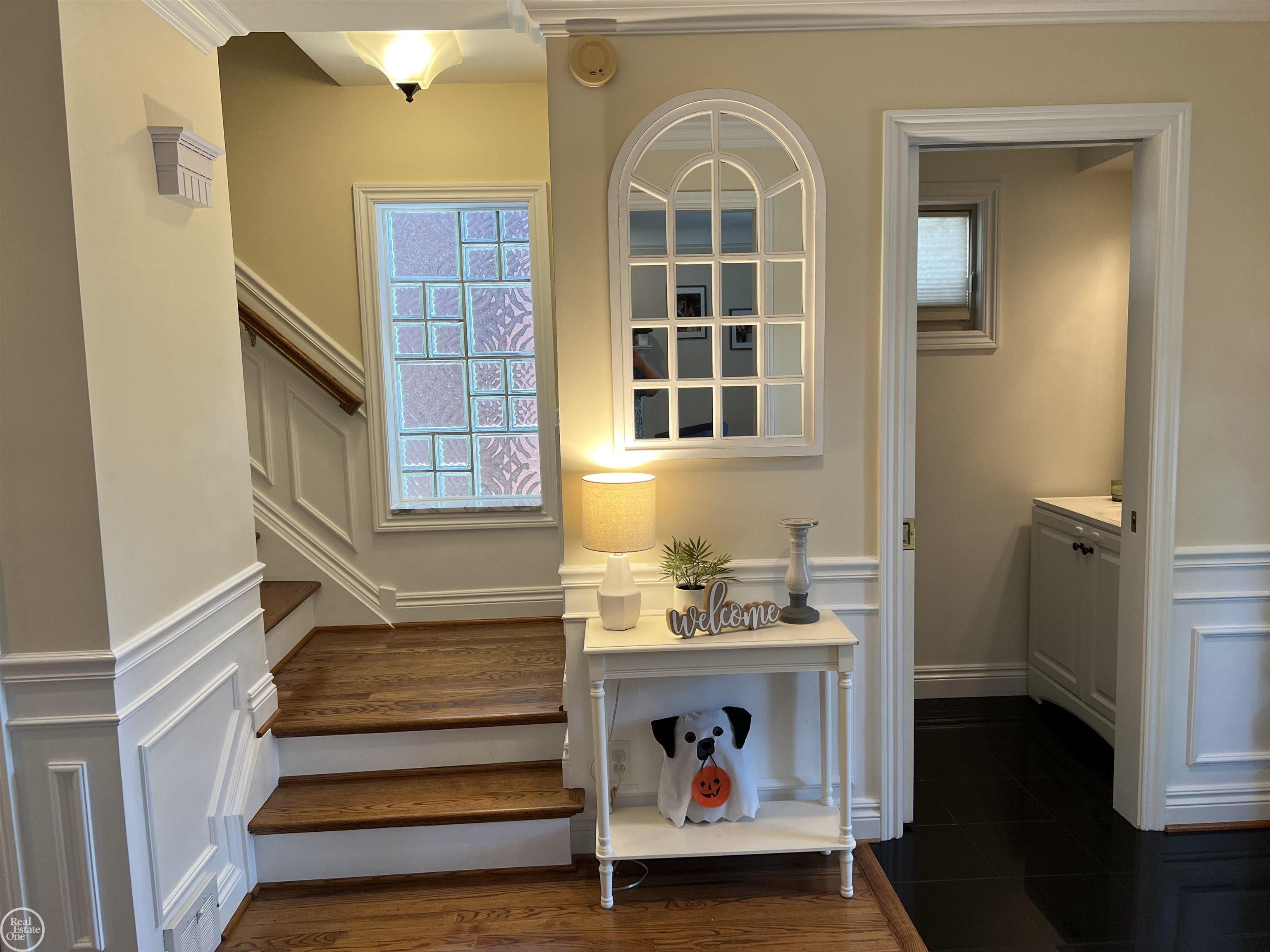 1870 Prestwick Road Grosse Pointe Woods, MI 48236 - Photo 13 of 66