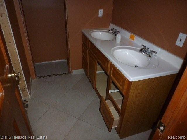 10704 Whitewood Road Pinckney, MI 48169 - Photo 14 of 21 Bathroom