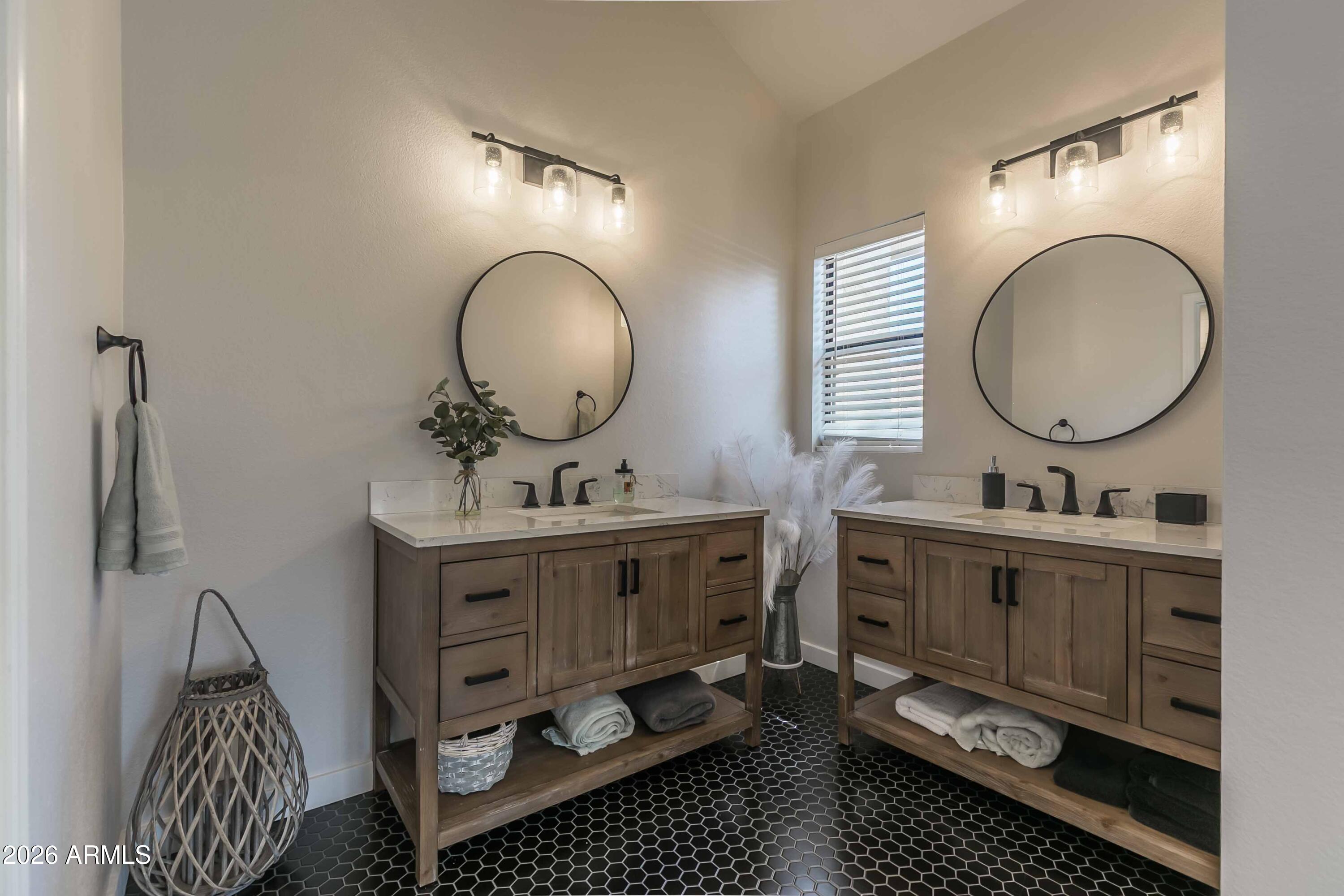 9705 East Mountain View Road, Unit 1107 Scottsdale, AZ 85258 - Photo 14 of 35 Primary Bath