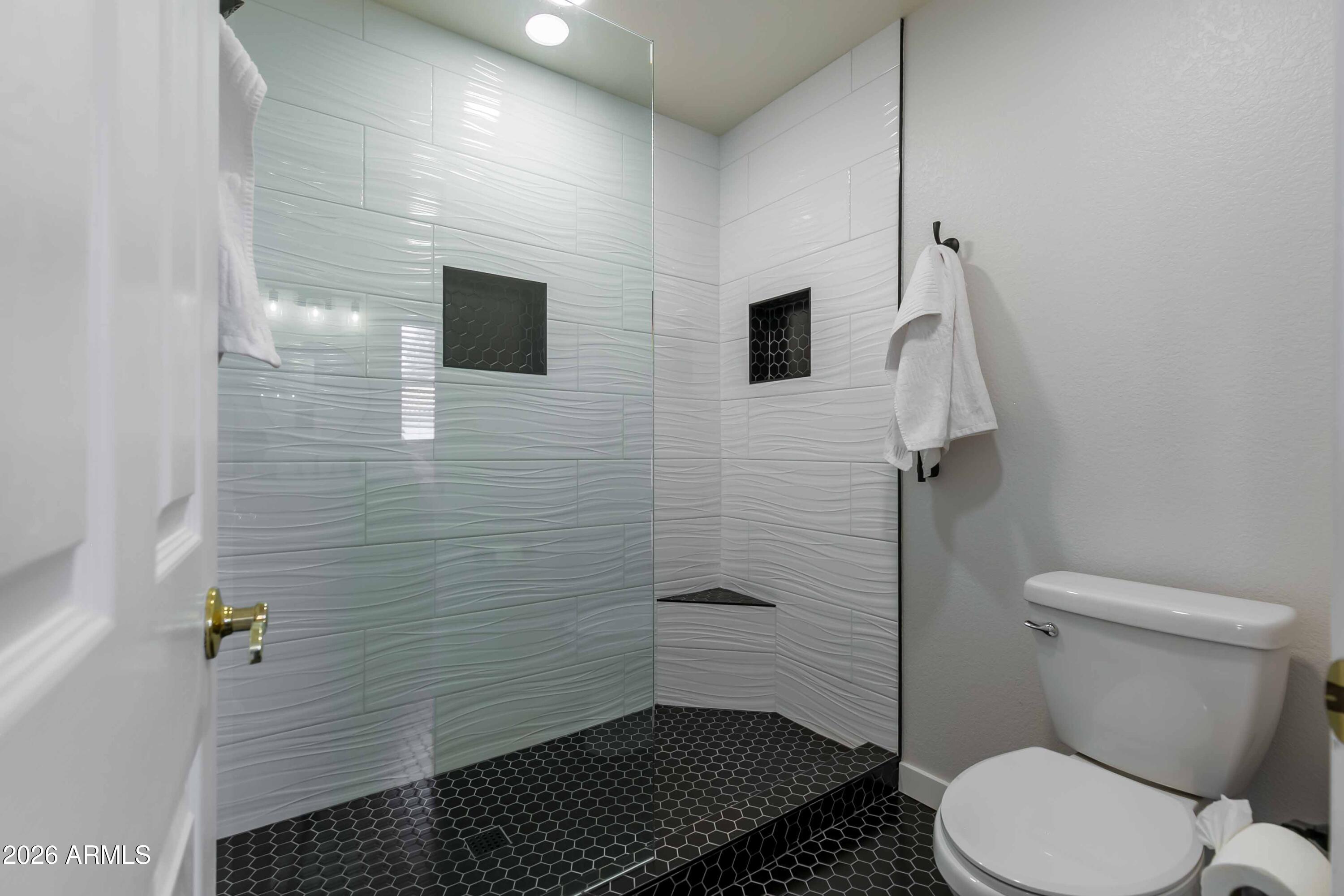 9705 East Mountain View Road, Unit 1107 Scottsdale, AZ 85258 - Photo 15 of 35 Large walk in SHower