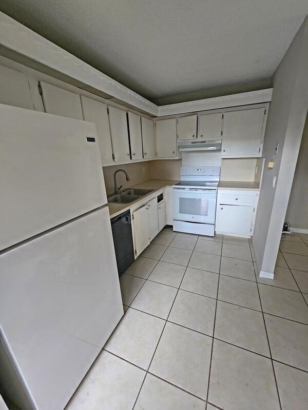 289 Arabian Road Palm Springs, FL 33461 - Photo 11 of 23 1000010499