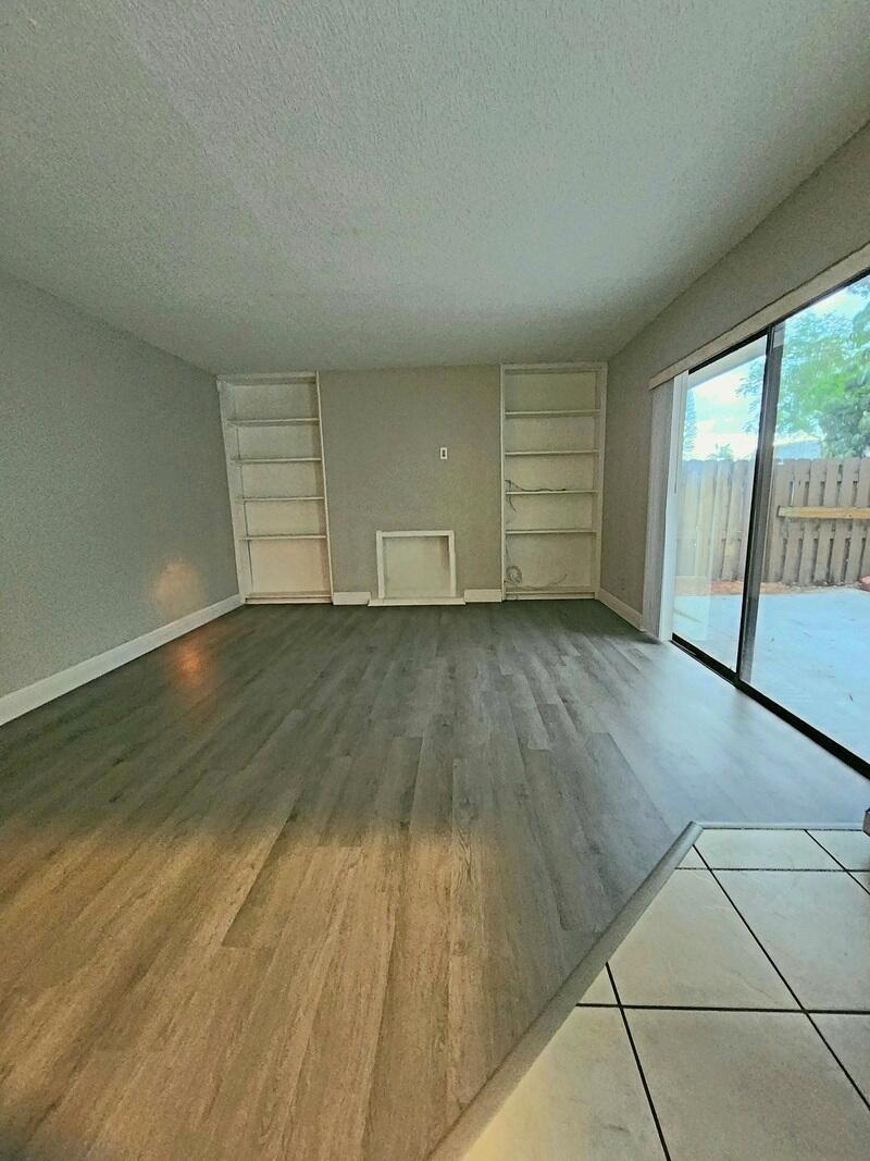 289 Arabian Road Palm Springs, FL 33461 - Photo 8 of 23 1000010498