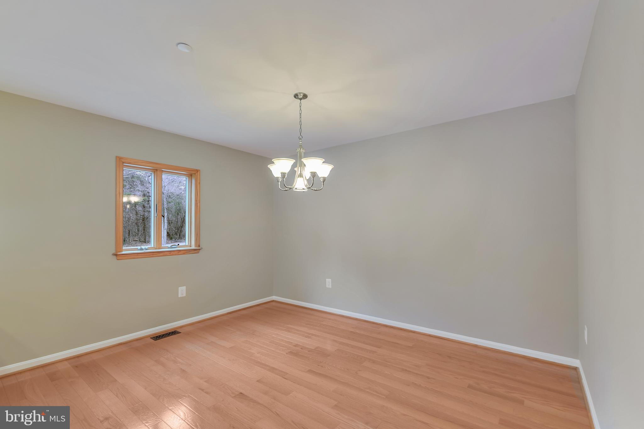 7715 Paradise Beach Road Pasadena, MD 21122 - Photo 20 of 66 DINING ROOM