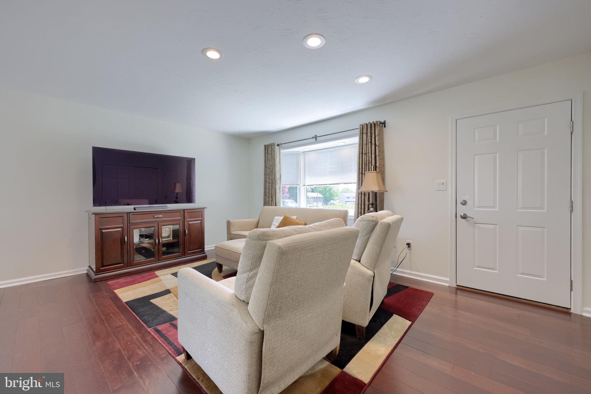 91 Buchland Road Ephrata, PA 17522 - Photo 8 of 59 Bright and inviting living space.