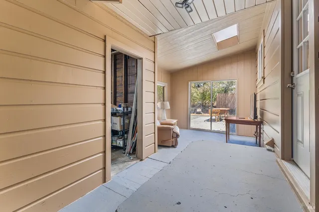 a view of livingroom with furniture