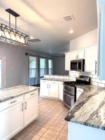 $2,300 | 3111 Hudson Drive, Corinth, TX 76210