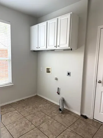 $2,300 | 3111 Hudson Drive, Corinth, TX 76210