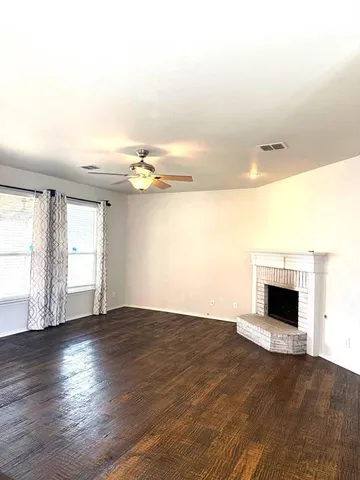 $2,300 | 3111 Hudson Drive, Corinth, TX 76210