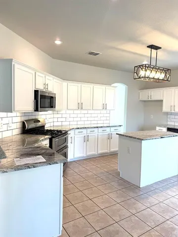 $2,300 | 3111 Hudson Drive, Corinth, TX 76210