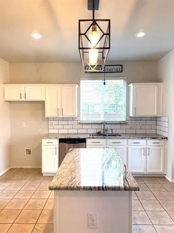 $2,300 | 3111 Hudson Drive, Corinth, TX 76210