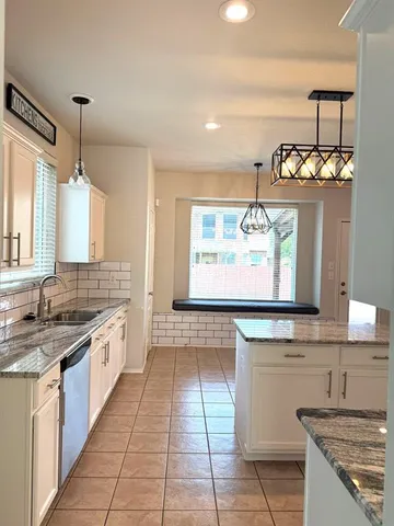 $2,300 | 3111 Hudson Drive, Corinth, TX 76210