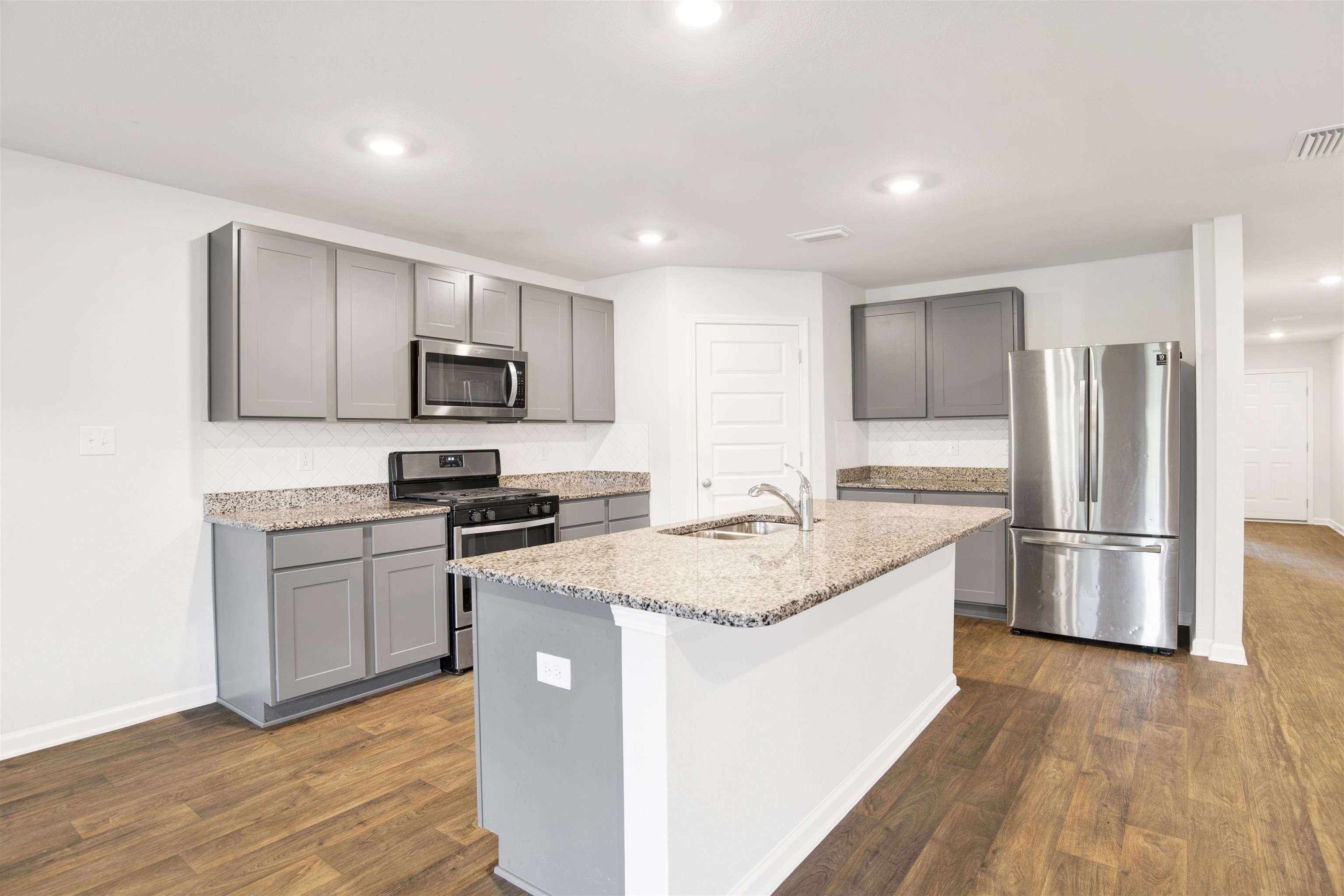 24011 Citation Loop Daphne, AL 36526 - Photo 11 of 34 Kitchen