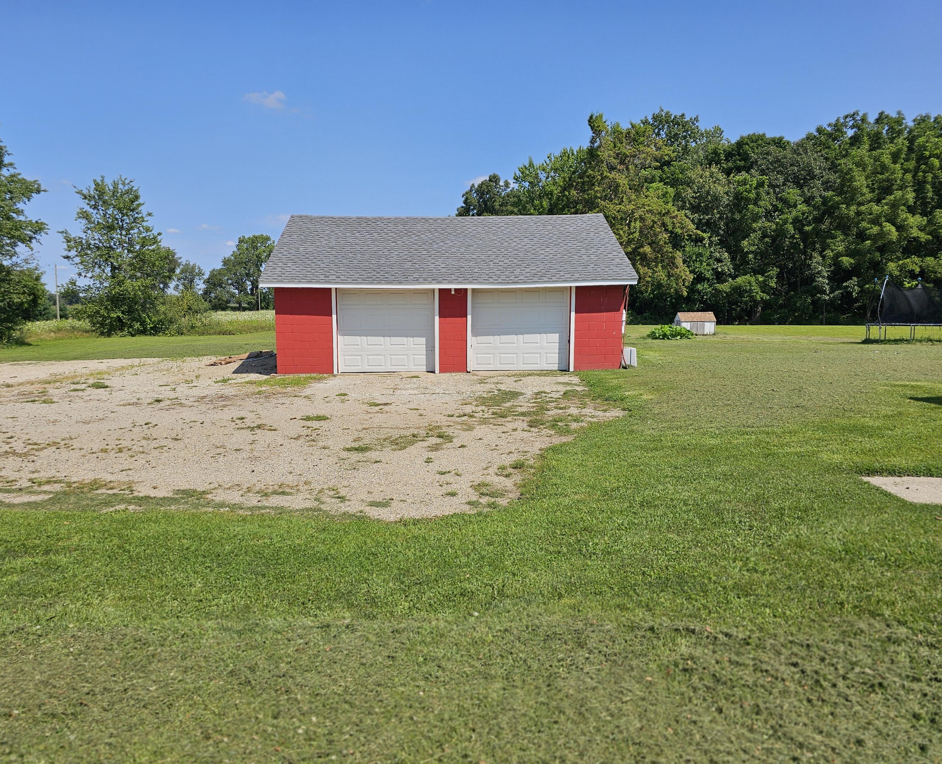 36550 County Road 352 Decatur, MI 49045 - Photo 8 of 29 Garage
