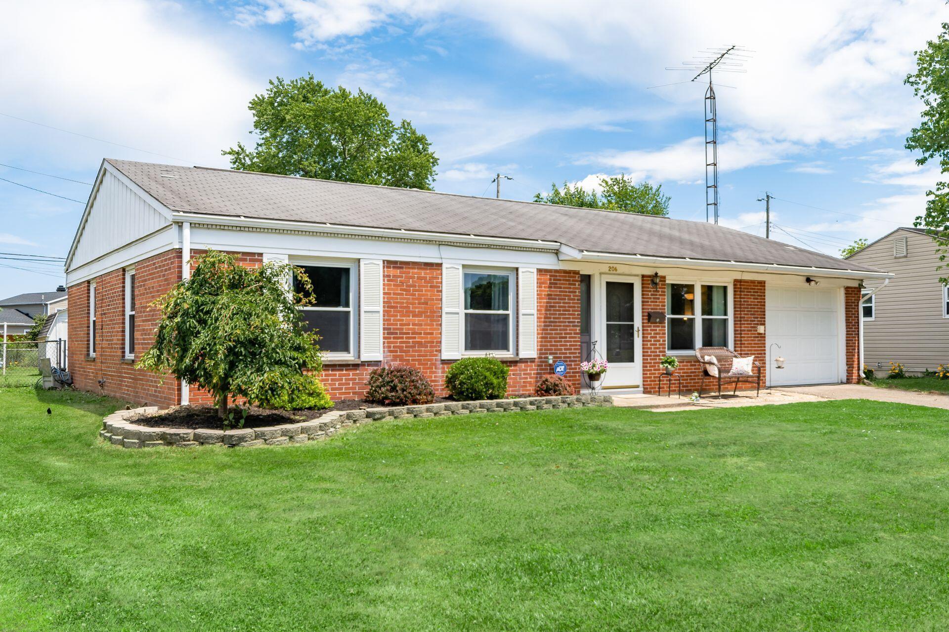 206 Putnam Road Heath, OH 43056 - Photo 3 of 31 Gallery Image 3