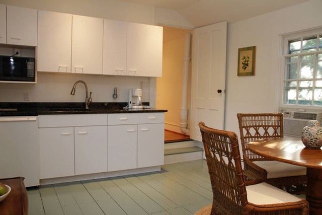 113 Upper Main Street Edgartown, MA 02539 - Photo 15 of 16 guest apartment