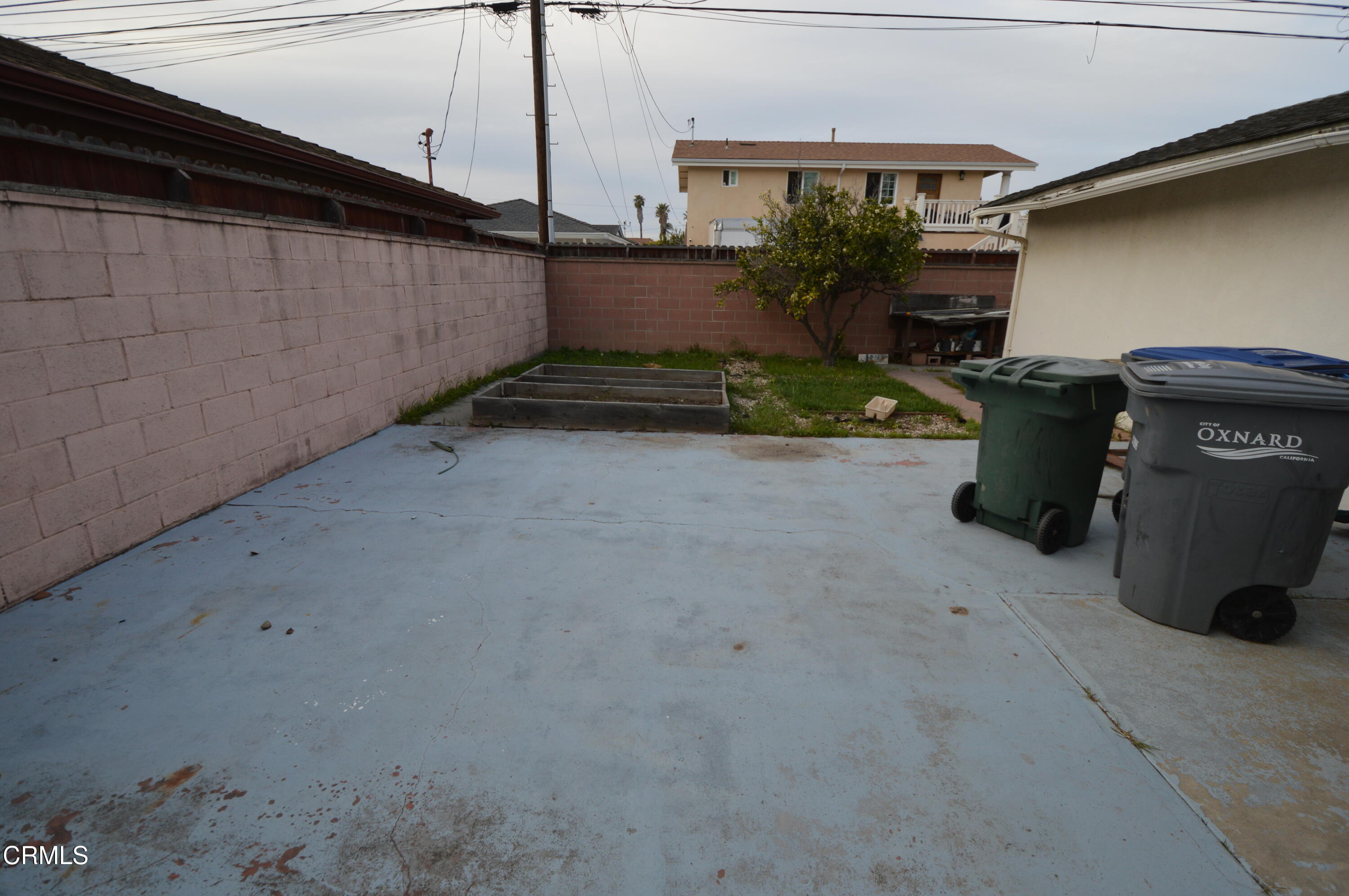611 North H Street Oxnard, CA 93030 - Photo 35 of 39 a view of a backyard