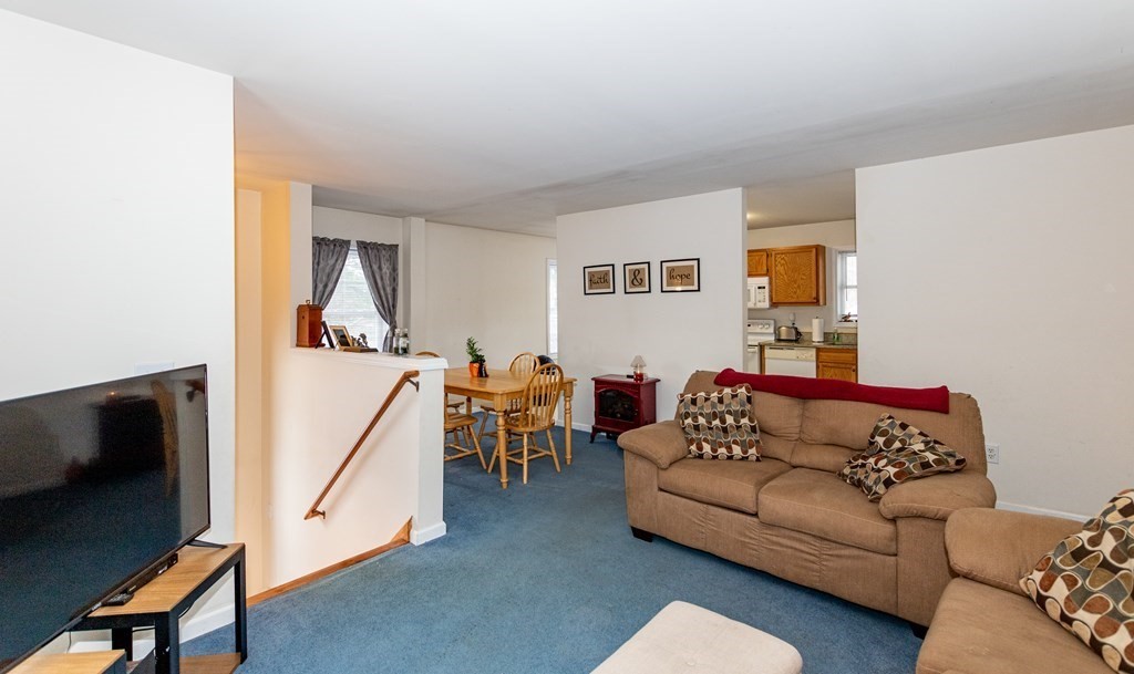 4 Lakeview Road Webster, MA 01570 - Photo 13 of 38