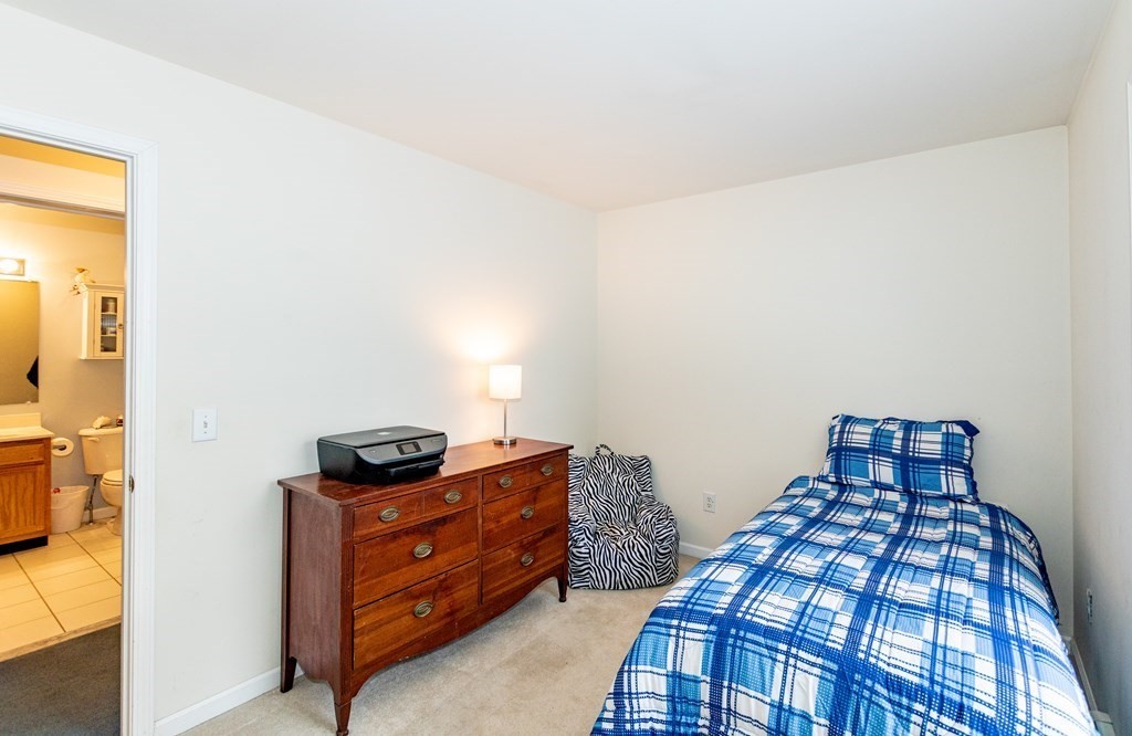 4 Lakeview Road Webster, MA 01570 - Photo 21 of 38