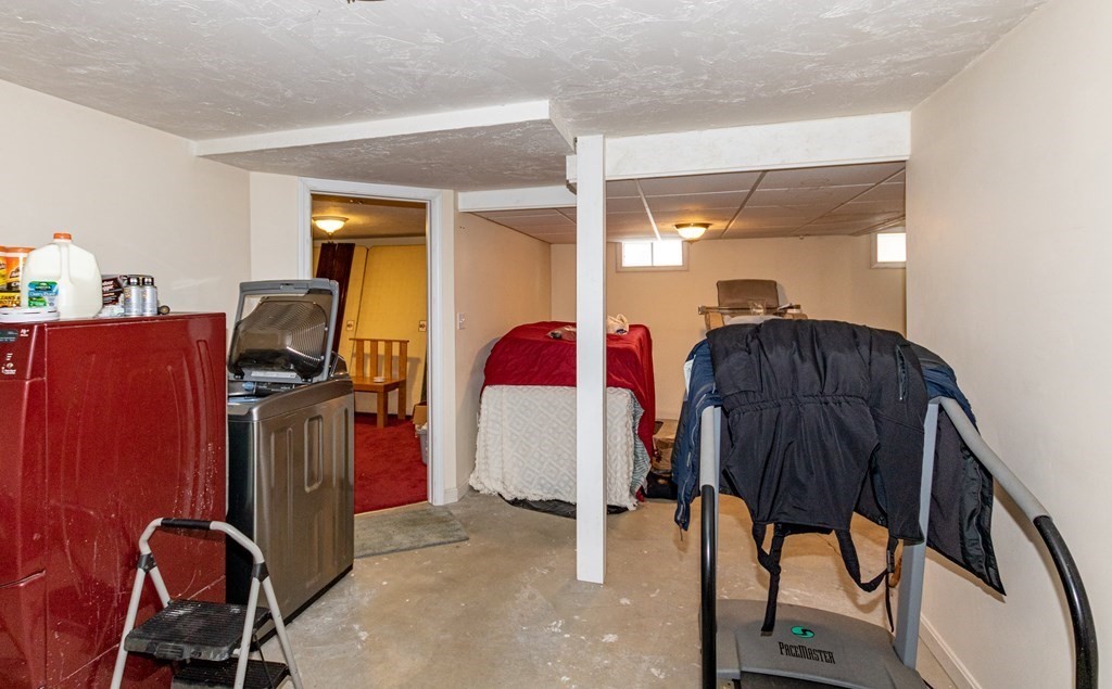 4 Lakeview Road Webster, MA 01570 - Photo 28 of 38