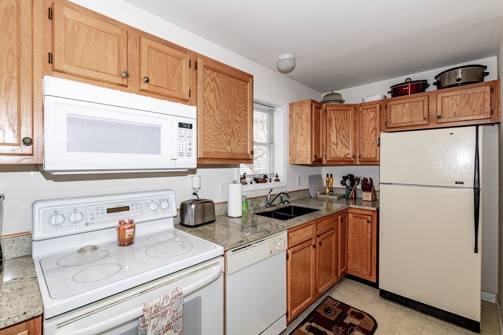 4 Lakeview Road Webster, MA 01570 - Photo 7 of 38