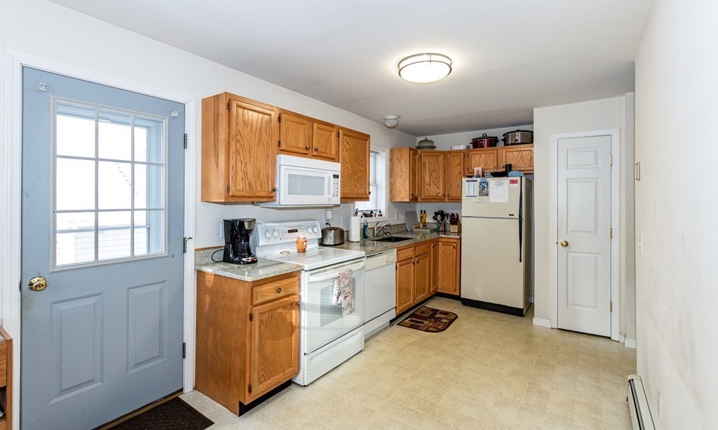 4 Lakeview Road Webster, MA 01570 - Photo 9 of 38