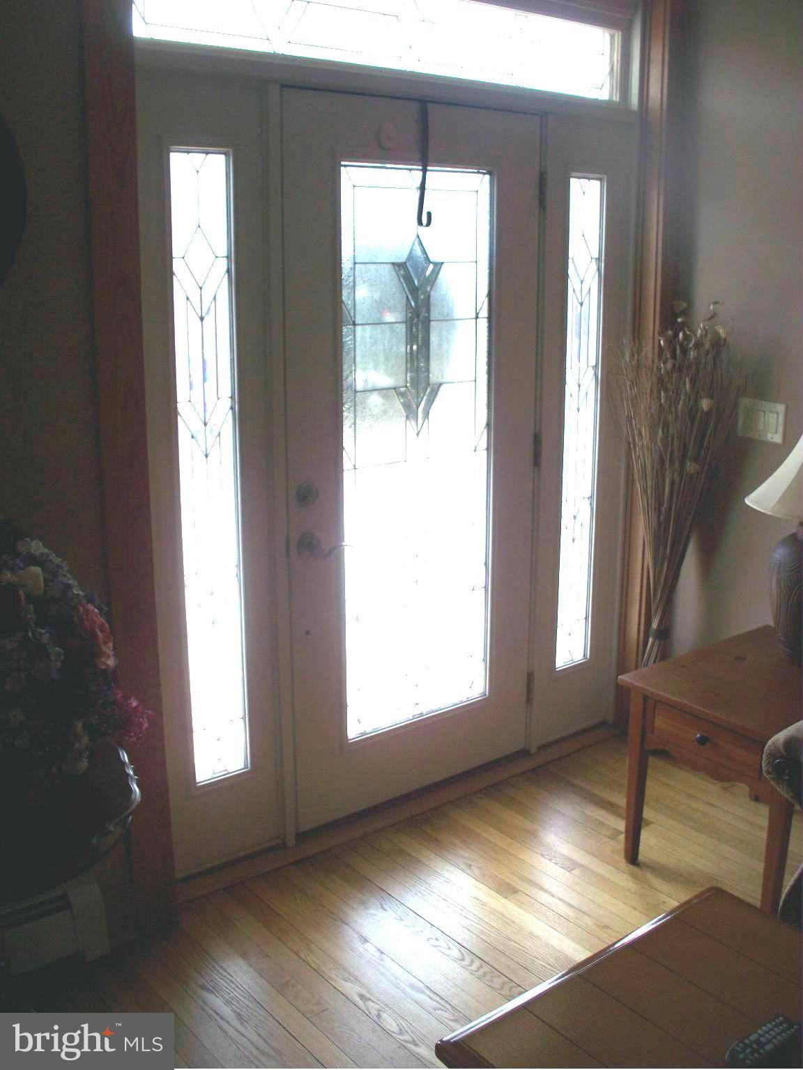 817 Braddock Road Cumberland, MD 21502 - Photo 3 of 28 Living Room