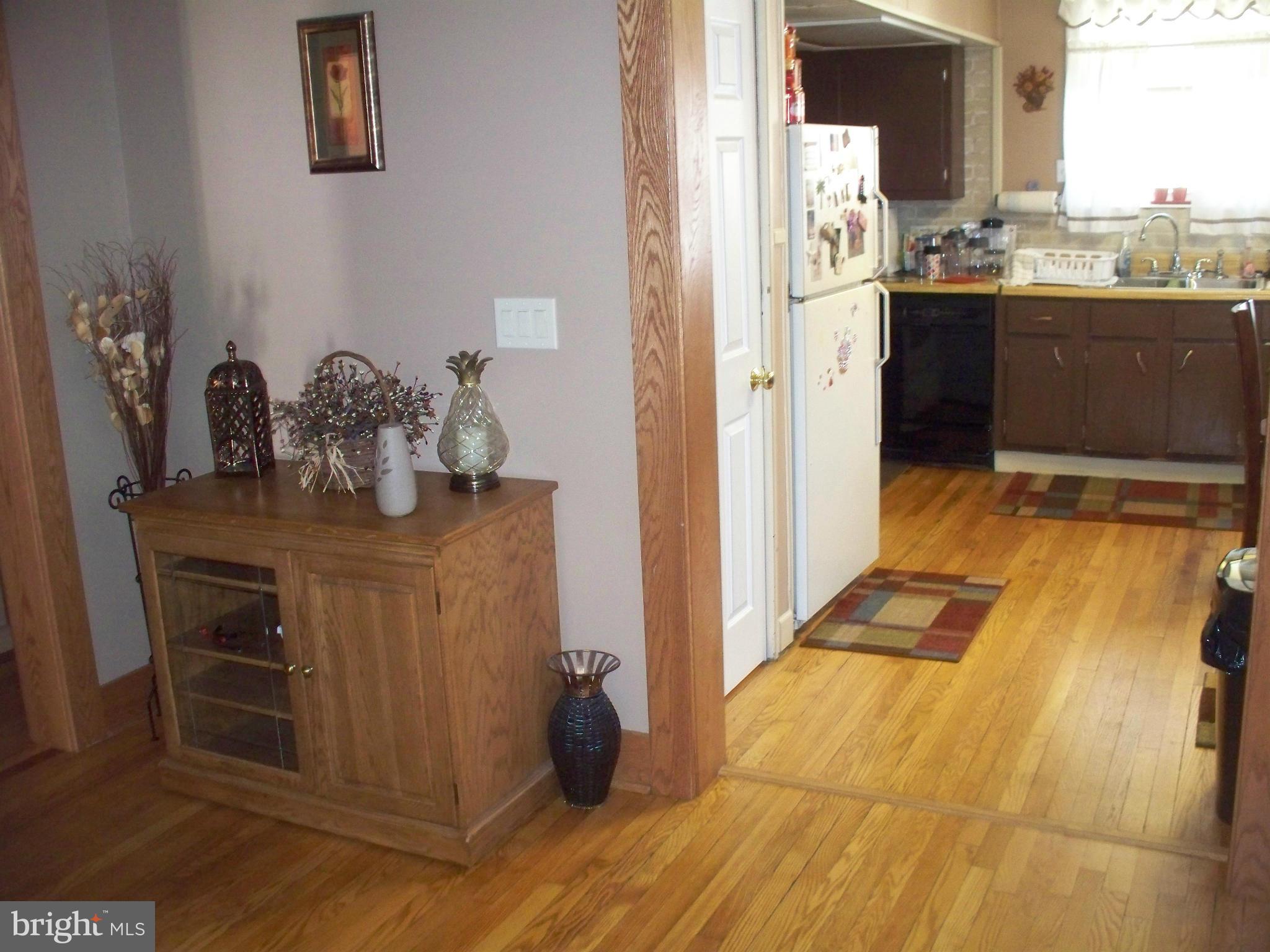 817 Braddock Road Cumberland, MD 21502 - Photo 9 of 28 Interior (General)