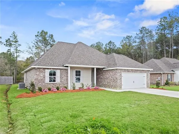 $374,900 | 72694 Robindale Drive, Covington, LA 70435
