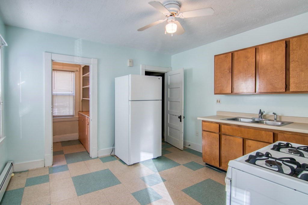 14 Ashmont Street Springfield, MA 01108 - Photo 8 of 29 Gallery Image 8