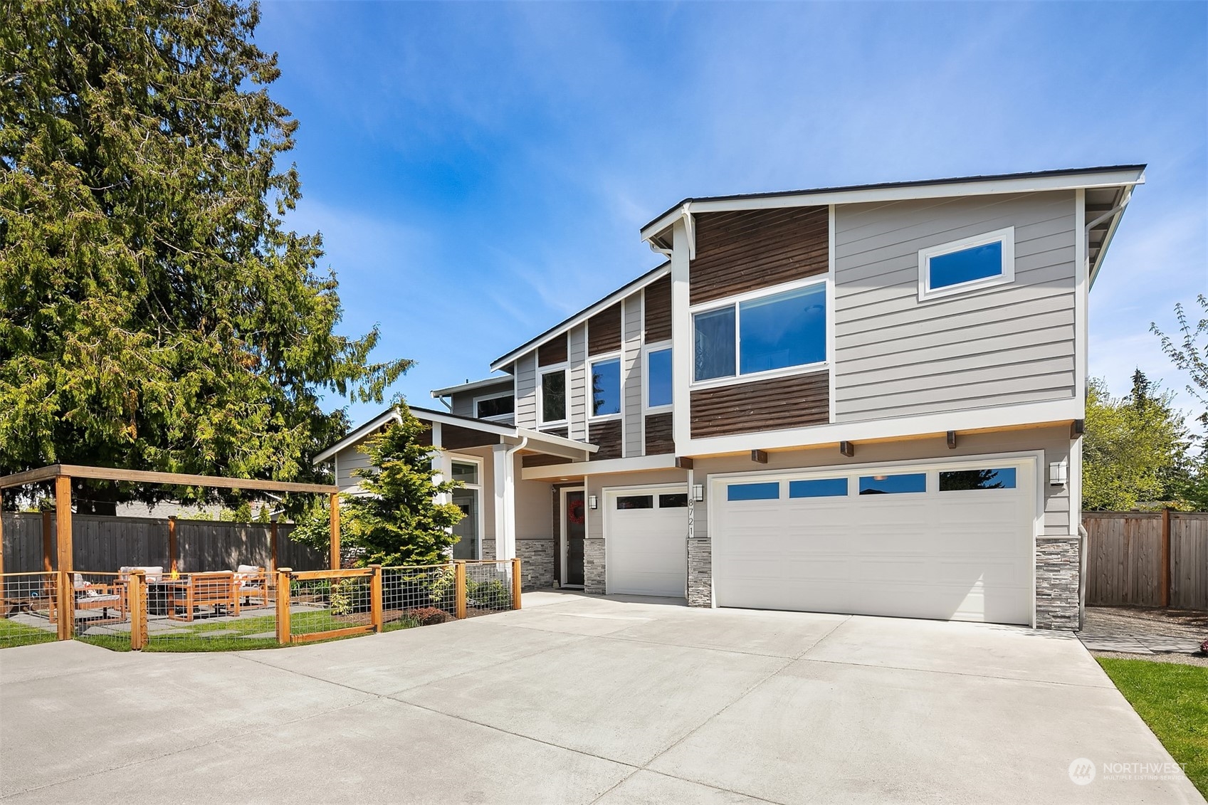 8721 218th Street Southwest Edmonds, WA 98026 - Photo 2 of 34