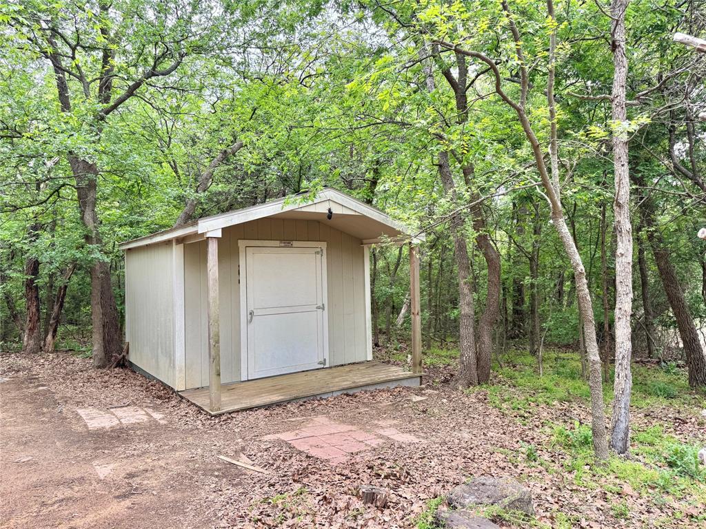 320 Hillside Ln Valley View Valley View, TX 76272 - Photo 4 of 29