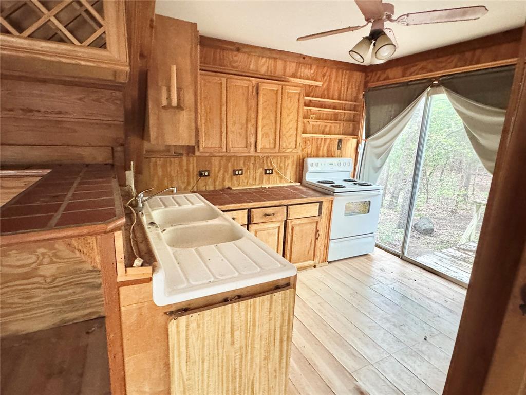 320 Hillside Ln Valley View Valley View, TX 76272 - Photo 8 of 29