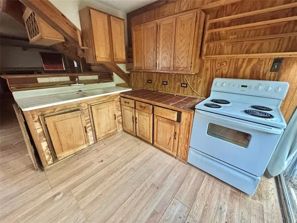 $175,000 | 320 Hillside Ln Valley View, Valley View, TX 76272