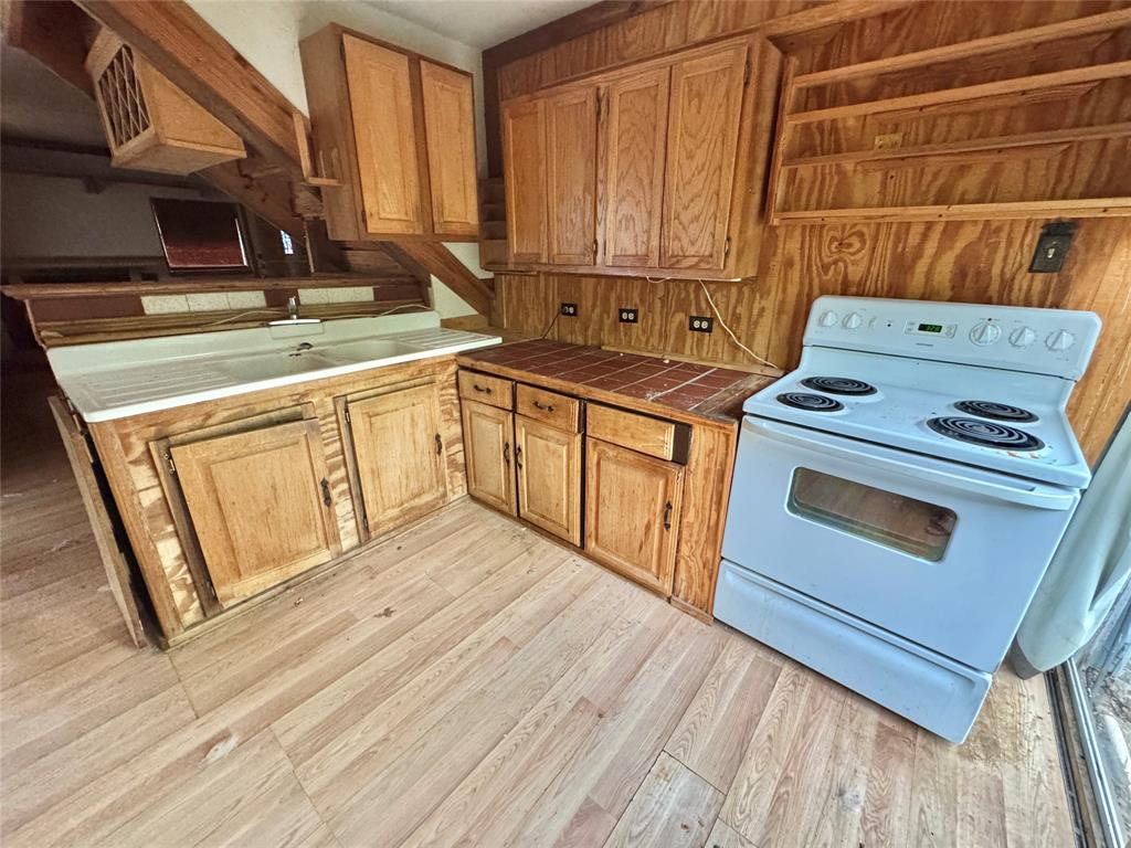 320 Hillside Ln Valley View Valley View, TX 76272 - Photo 9 of 29