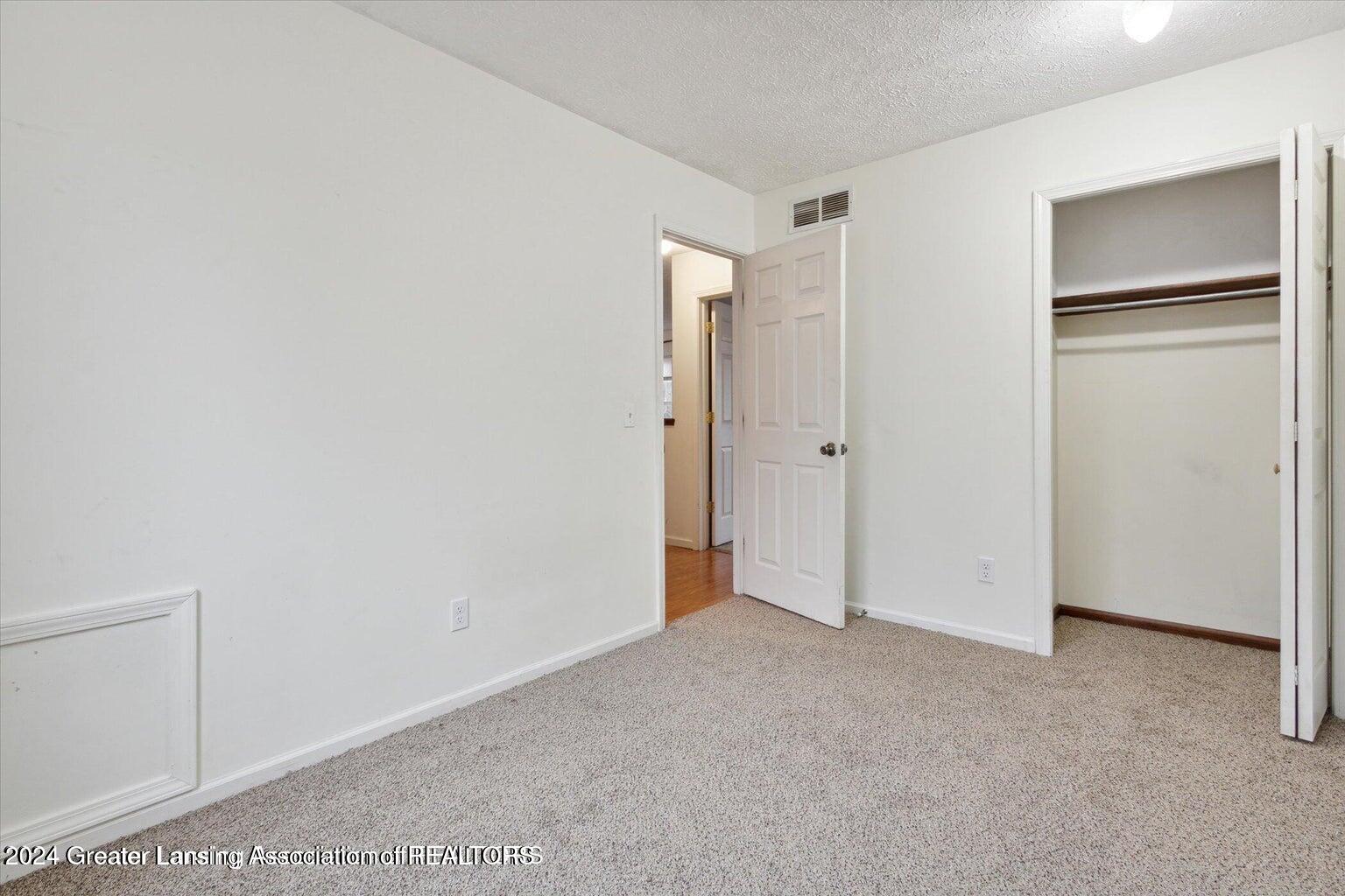 307 Sawyer Road Lansing, MI 48911 - Photo 22 of 47 22